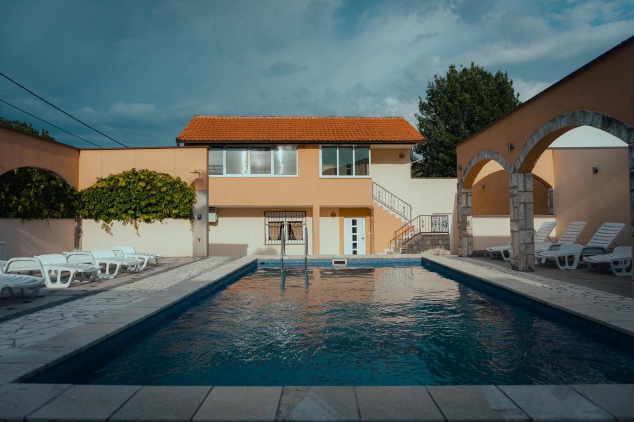 Holiday Home Rozic - Villa With Private Seasonal Heated Pool Mostar Extérieur photo