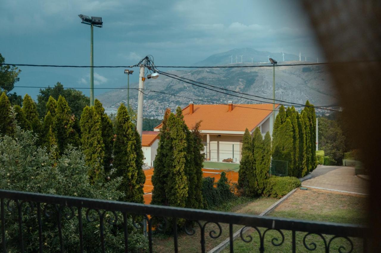 Holiday Home Rozic - Villa With Private Seasonal Heated Pool Mostar Extérieur photo
