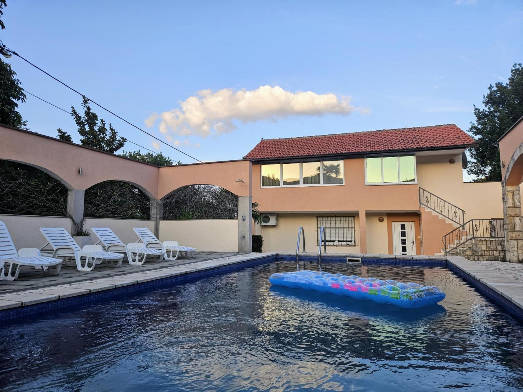 Holiday Home Rozic - Villa With Private Seasonal Heated Pool Mostar Extérieur photo