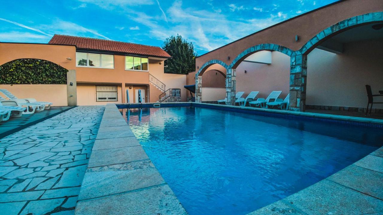 Holiday Home Rozic - Villa With Private Seasonal Heated Pool Mostar Extérieur photo