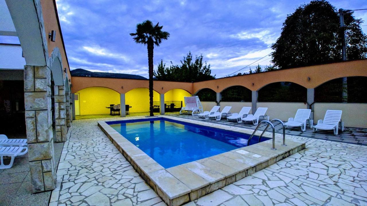 Holiday Home Rozic - Villa With Private Seasonal Heated Pool Mostar Extérieur photo